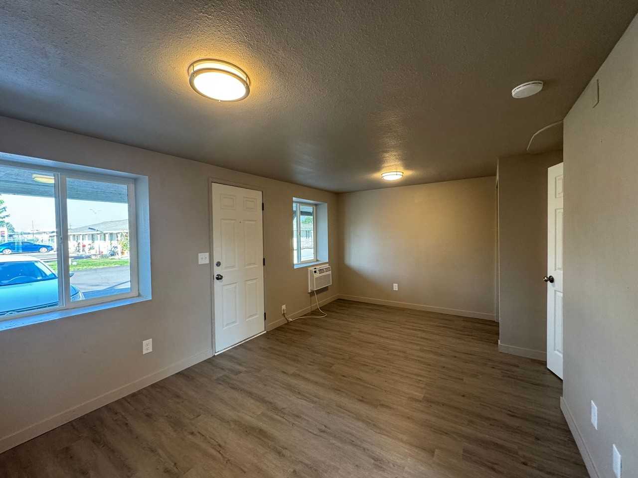 Apartment located in Toppenish - Photo 4 of 11