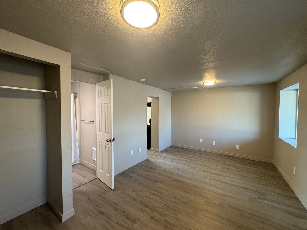 Apartment located in Toppenish - Photo 5 of 11
