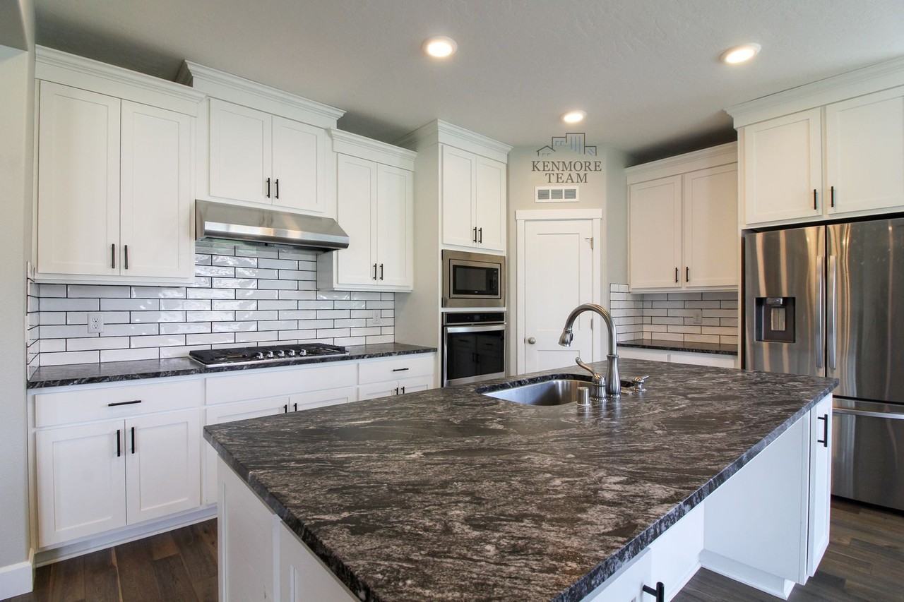 9813 Chinook Ct - Photo 2 of 20
