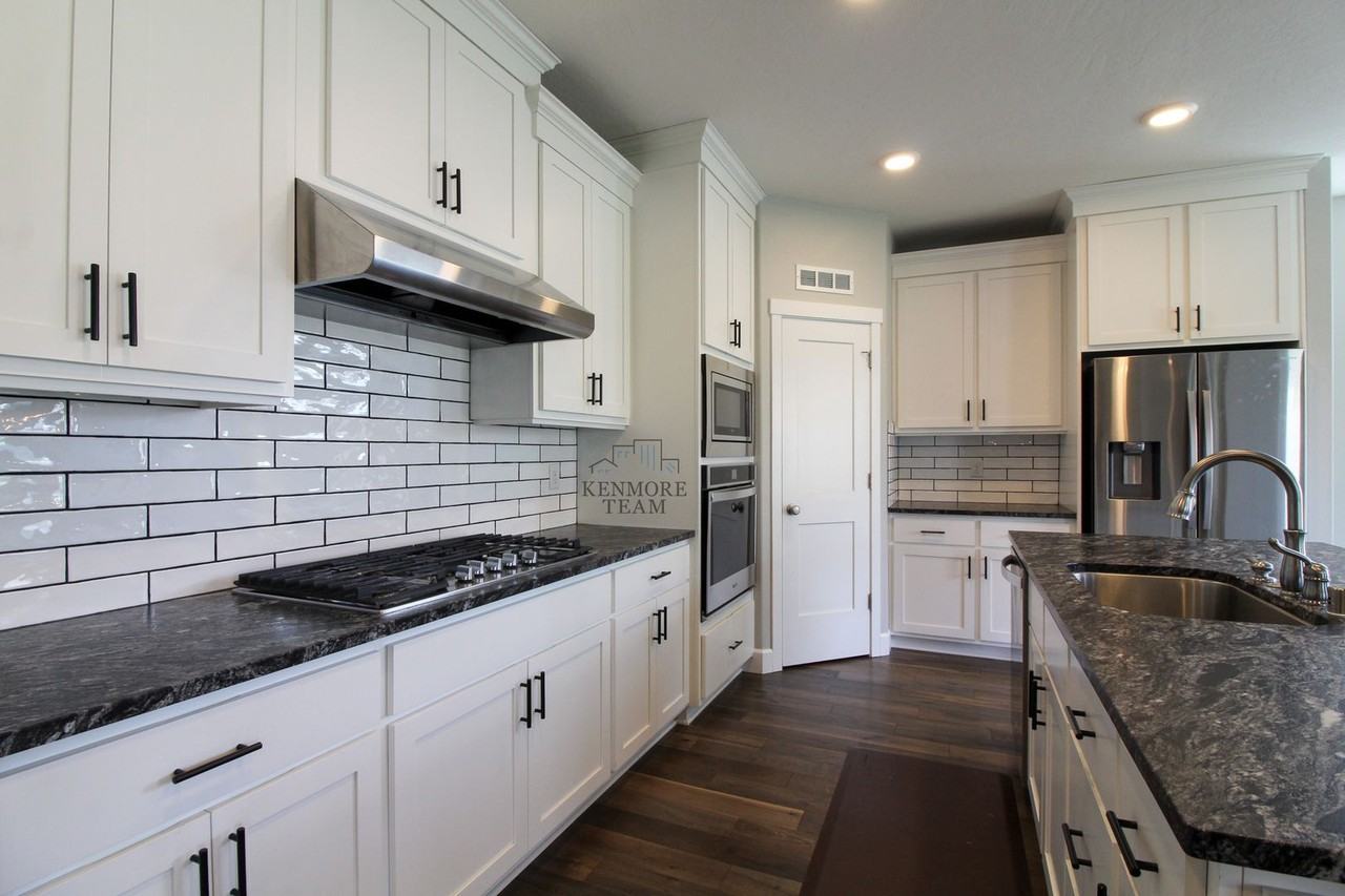 9813 Chinook Ct - Photo 3 of 20