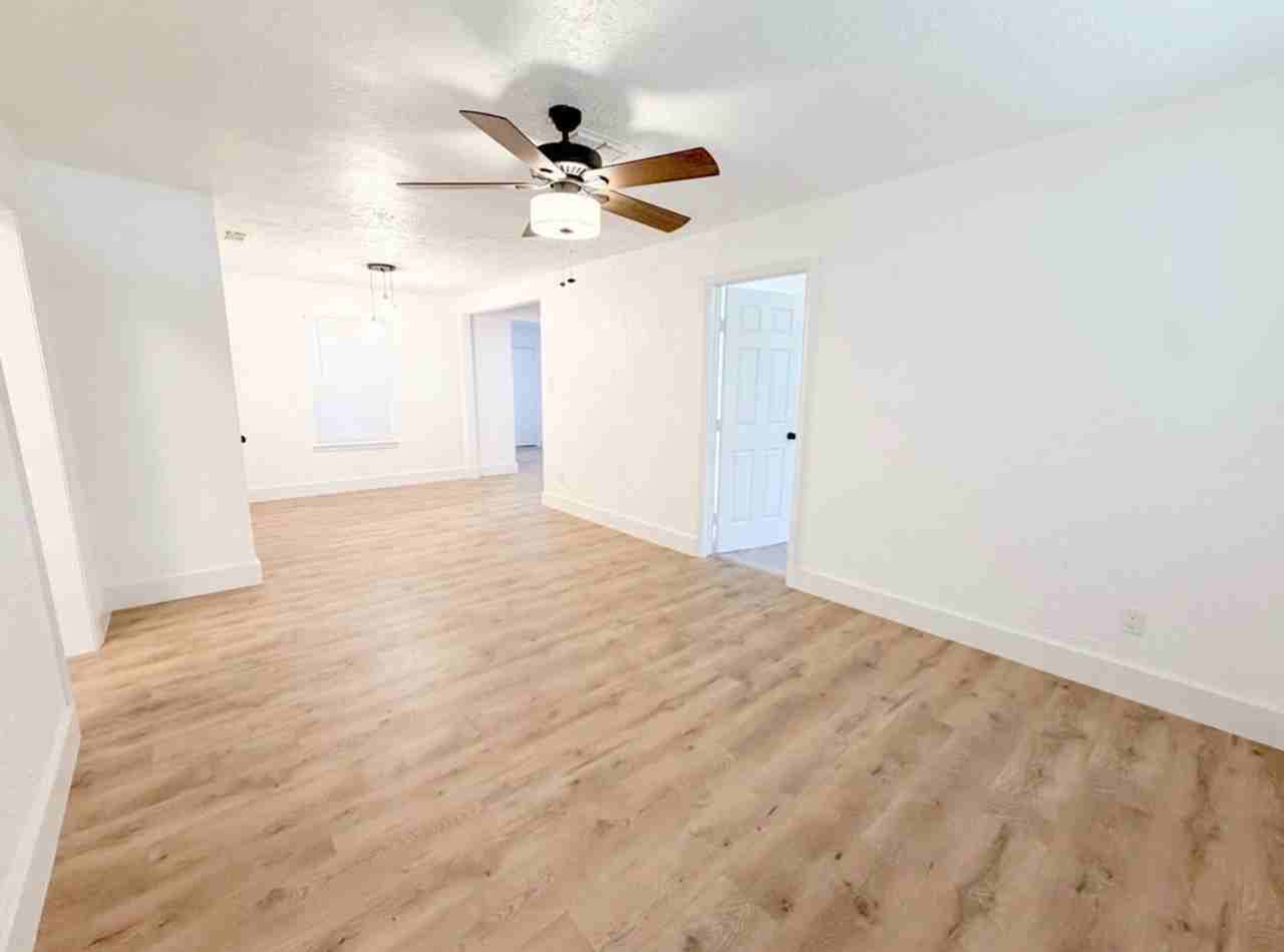 1808 Nw Kingsbury Ave - Photo 3 of 15