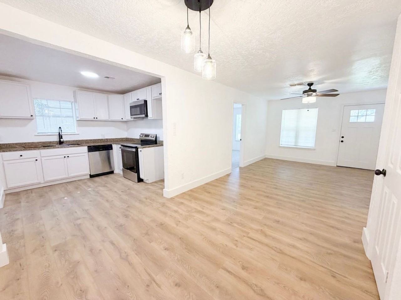 1808 Nw Kingsbury Ave - Photo 4 of 15
