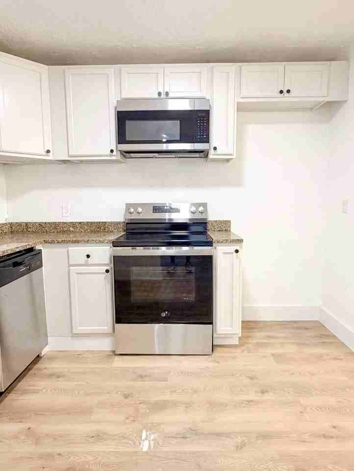 1808 Nw Kingsbury Ave - Photo 5 of 15