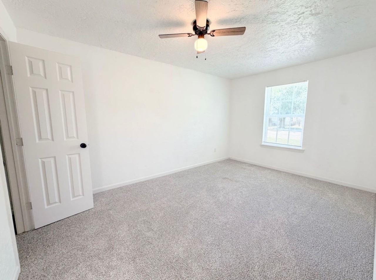 1808 Nw Kingsbury Ave - Photo 7 of 15