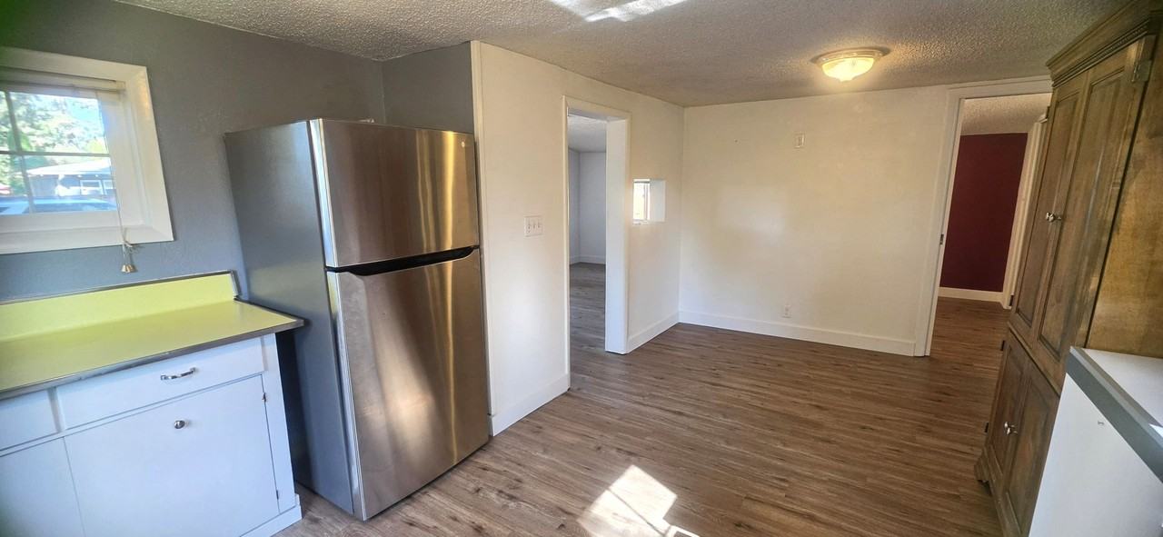 2620 G St - Photo 3 of 20
