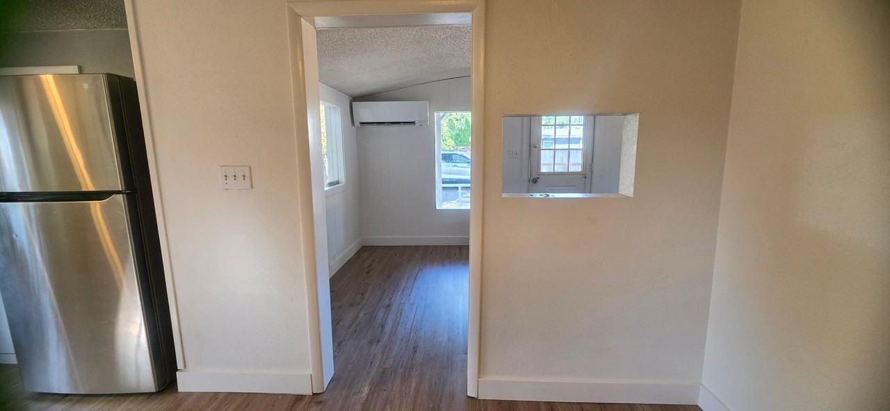 2620 G St - Photo 4 of 20