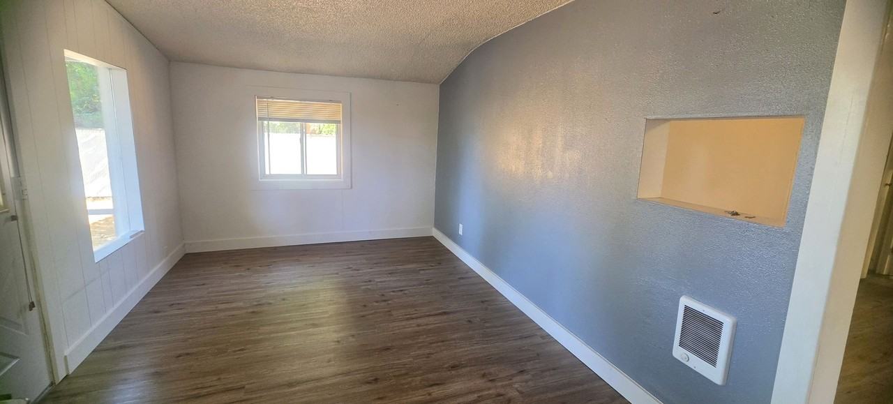 2620 G St - Photo 5 of 20