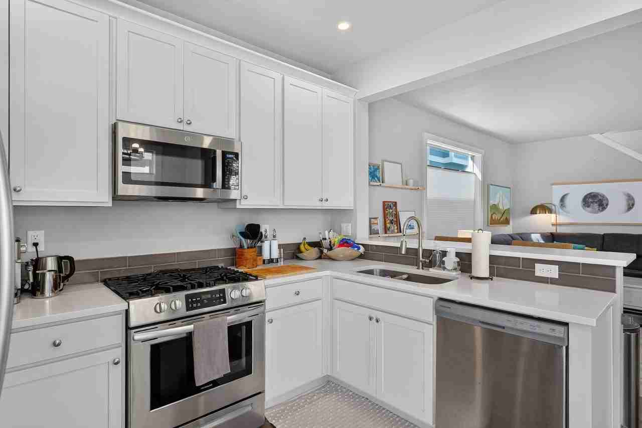 1698 Ne 80th Ave - Photo 3 of 18