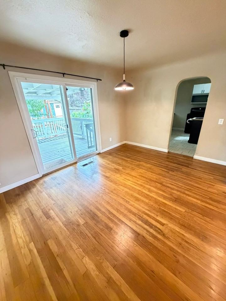 480 W Ash St - Photo 5 of 46