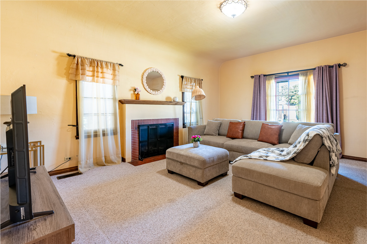 424 W 11th St - Photo 4 of 16