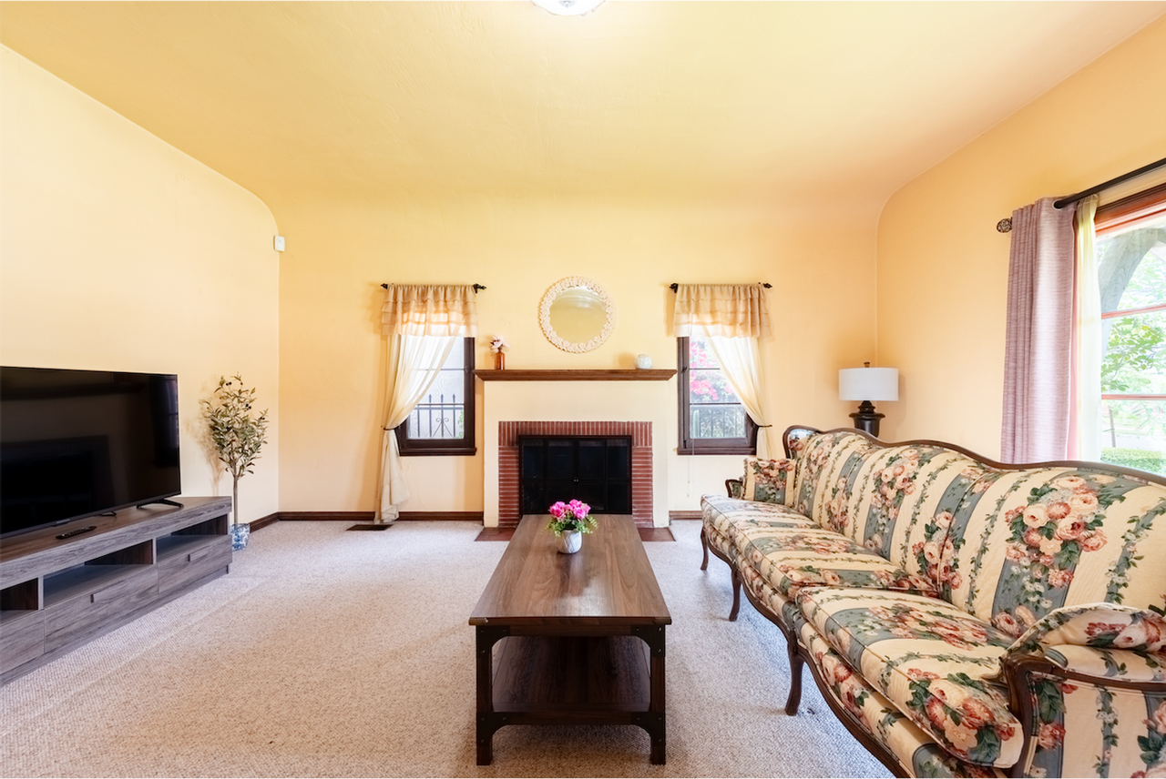 424 W 11th St - Photo 5 of 16