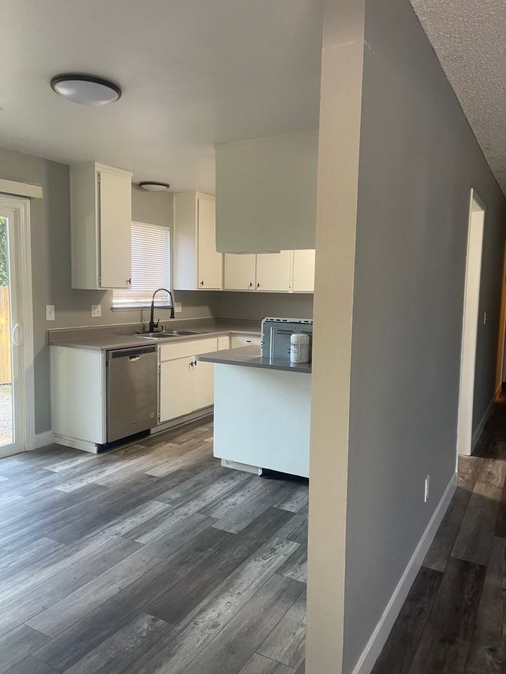 4626 Red Bluff St - Photo 4 of 15