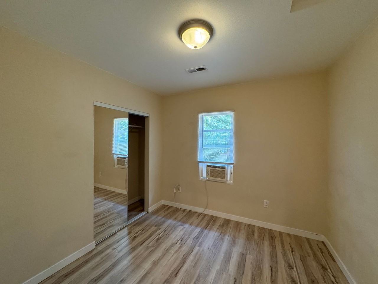 113 E Bartlett Ave - Photo 3 of 10