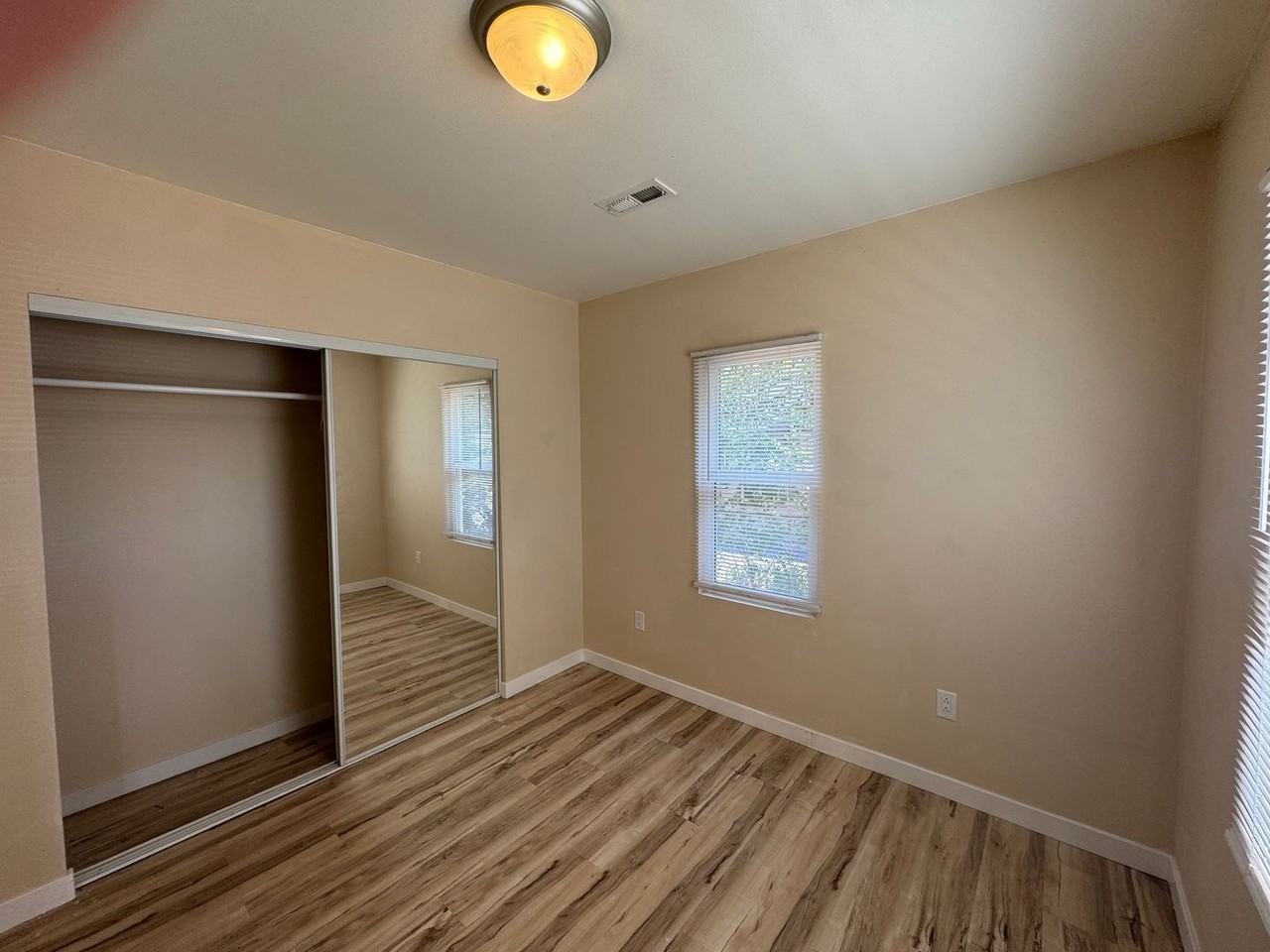 113 E Bartlett Ave - Photo 4 of 10