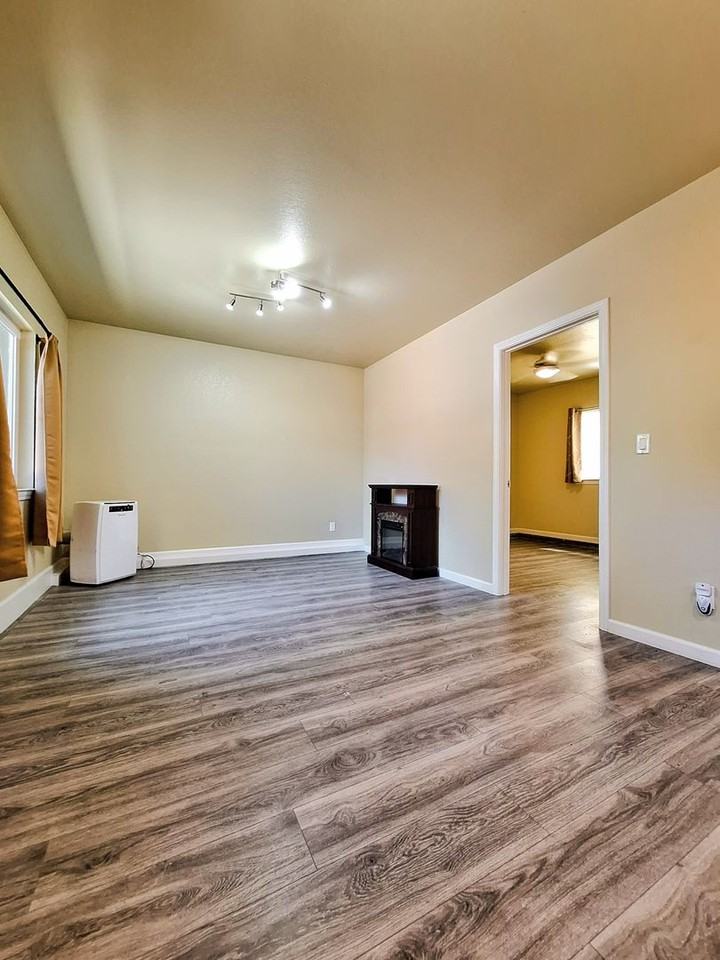 682 S Genevieve Ln - Photo 4 of 16