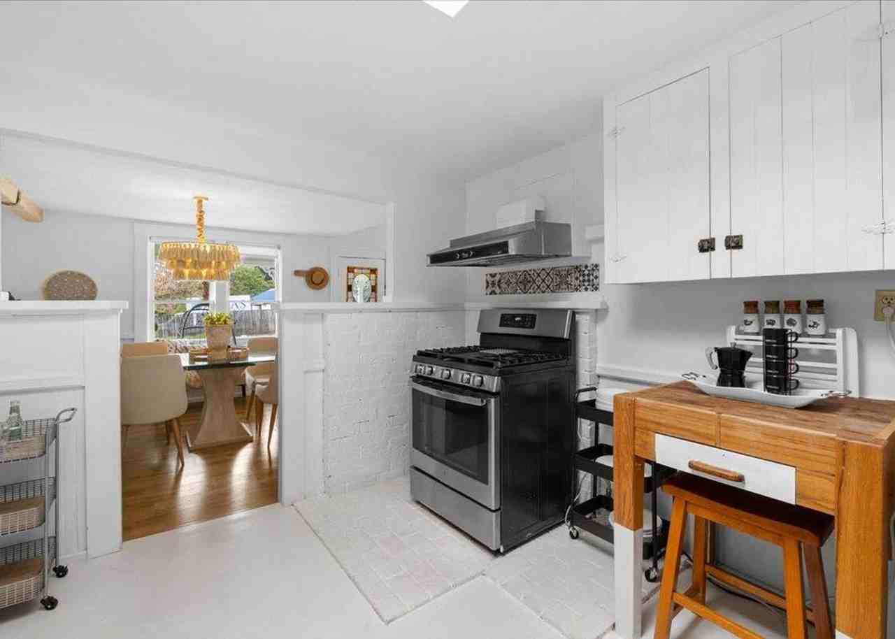 171 Helman St - Photo 7 of 37