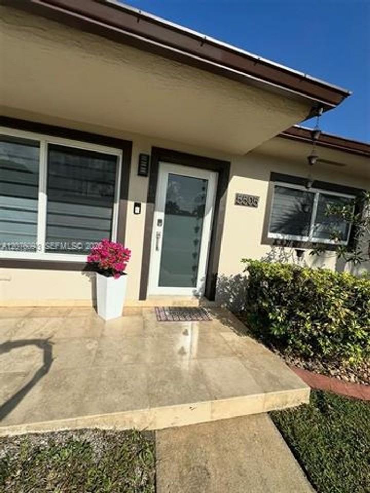 5505 W 14th Ln #5505 - Photo 4 of 21