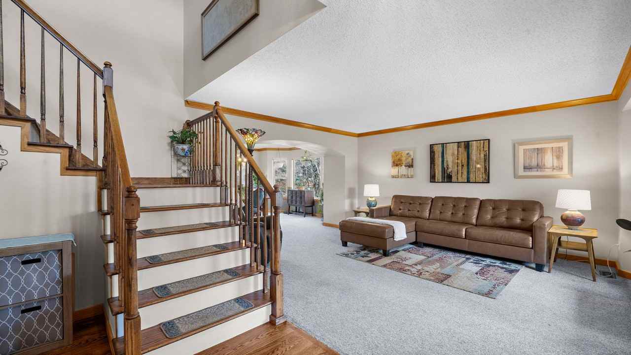 15390 Paddington Cir - Photo 7 of 50