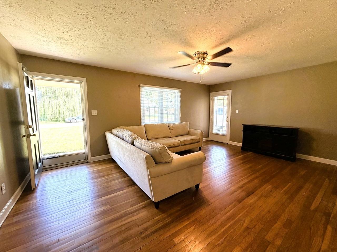 217 Kewanna Dr - Photo 6 of 45