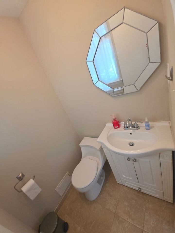 918 Merritt Dr - Photo 5 of 35