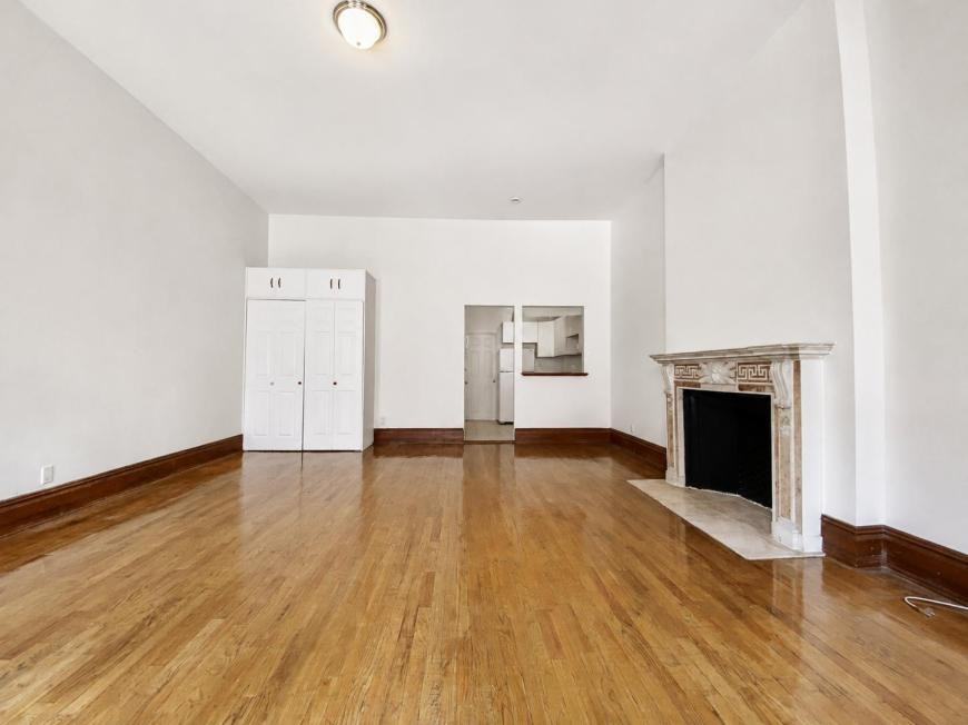 302 W 107th St - Photo 3 of 9
