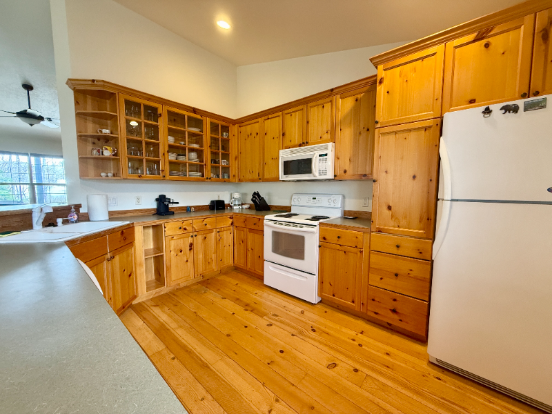 530 Glenwood Rd - Photo 4 of 13