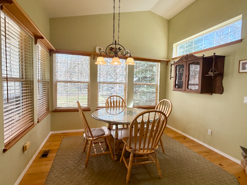 530 Glenwood Rd - Photo 5 of 13