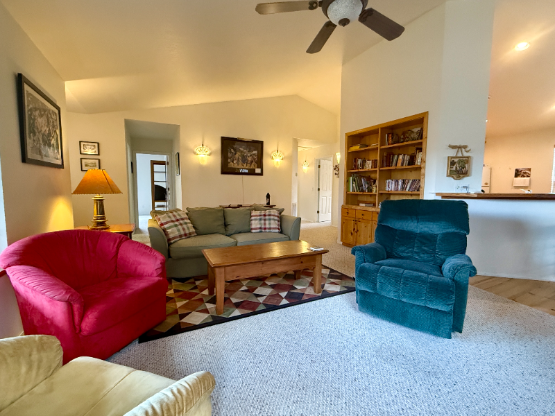 530 Glenwood Rd - Photo 6 of 13