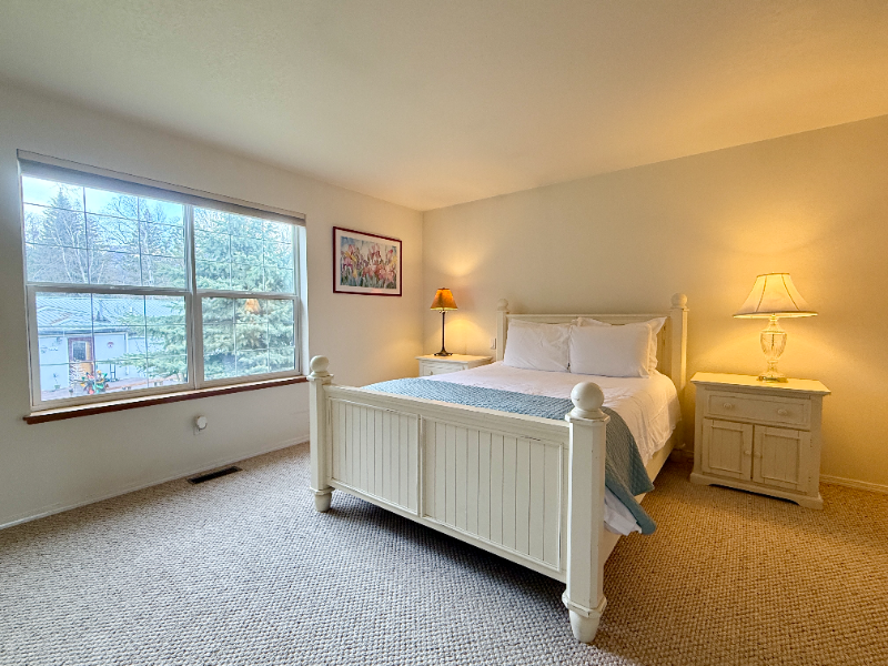 530 Glenwood Rd - Photo 7 of 13