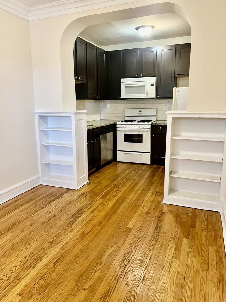 4423 W Fullerton Ave - Photo 6 of 9