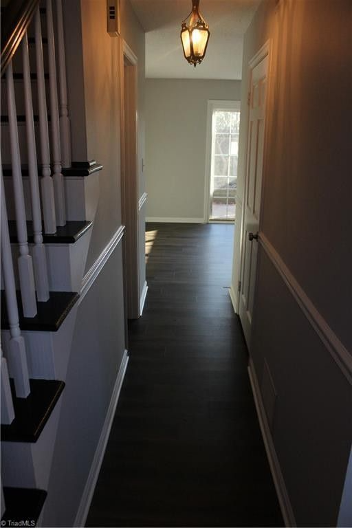 121 Charlestowne Cir - Photo 3 of 7