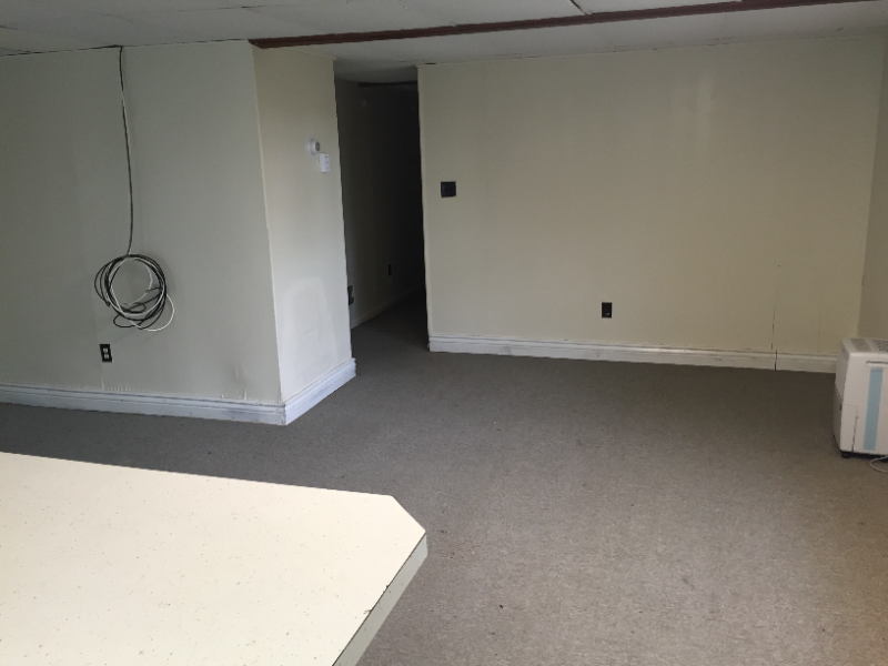 1372 E Pennsylvania Ave - Photo 2 of 10
