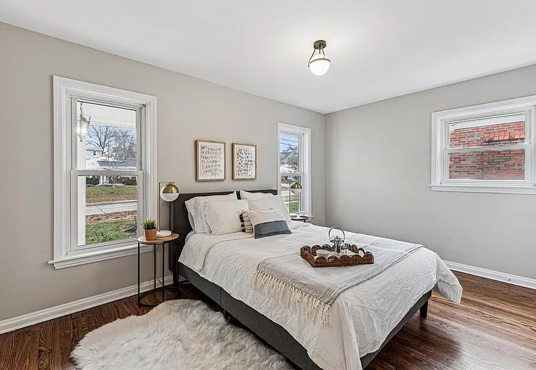 548 W Essex Ave - Photo 4 of 8