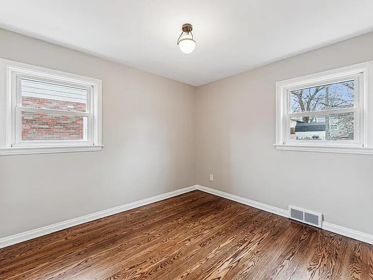 548 W Essex Ave - Photo 6 of 8