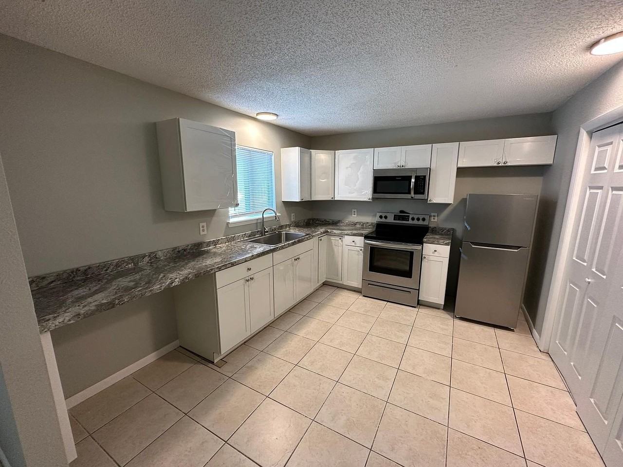 123 Sea Parc St #B - Photo 2 of 9