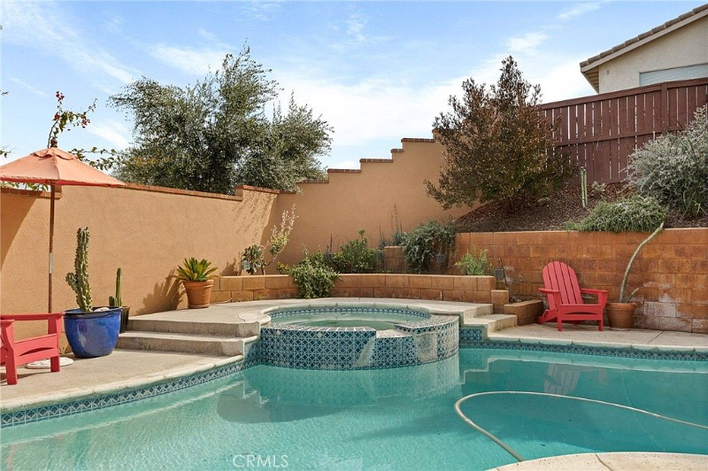 26555 Poppy Ct - Photo 2 of 14