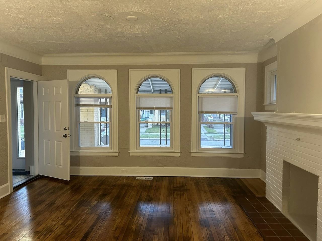 2067 Hazelwood Street - Photo 4 of 19