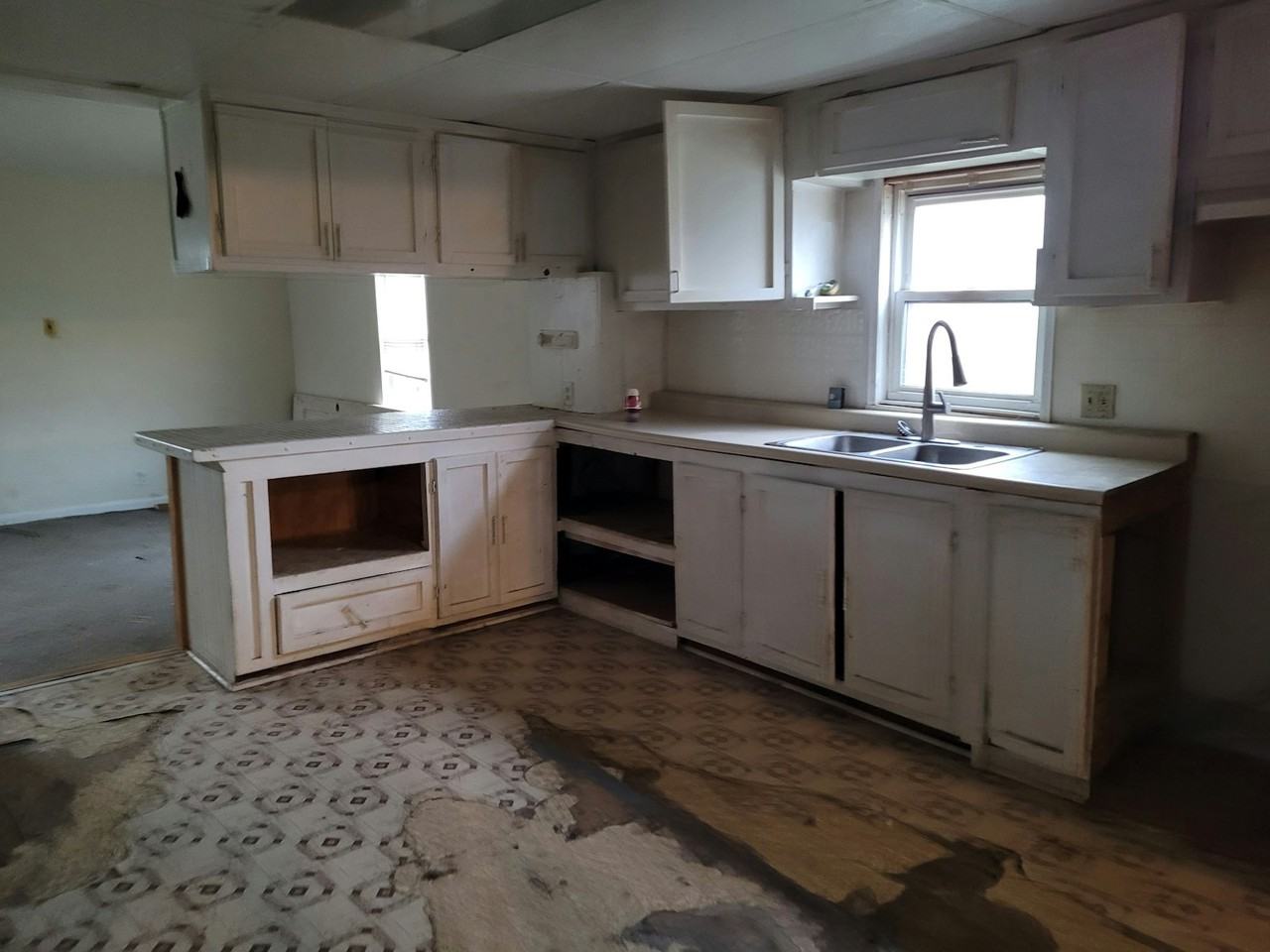 244 South Mann Avenue - Photo 3 of 7