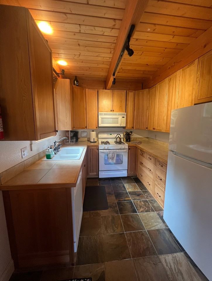 2330 N Cotswald Cir - Photo 4 of 17