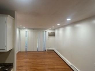 426 Pleasant St - Photo 4 of 10
