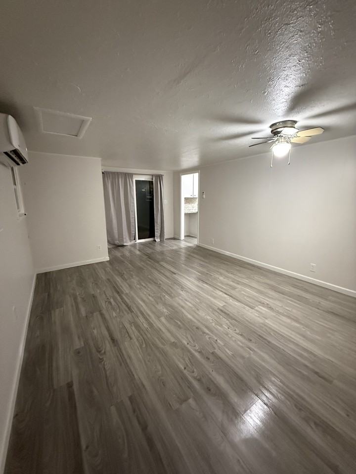 916 Ne 11th St #A - Photo 4 of 17