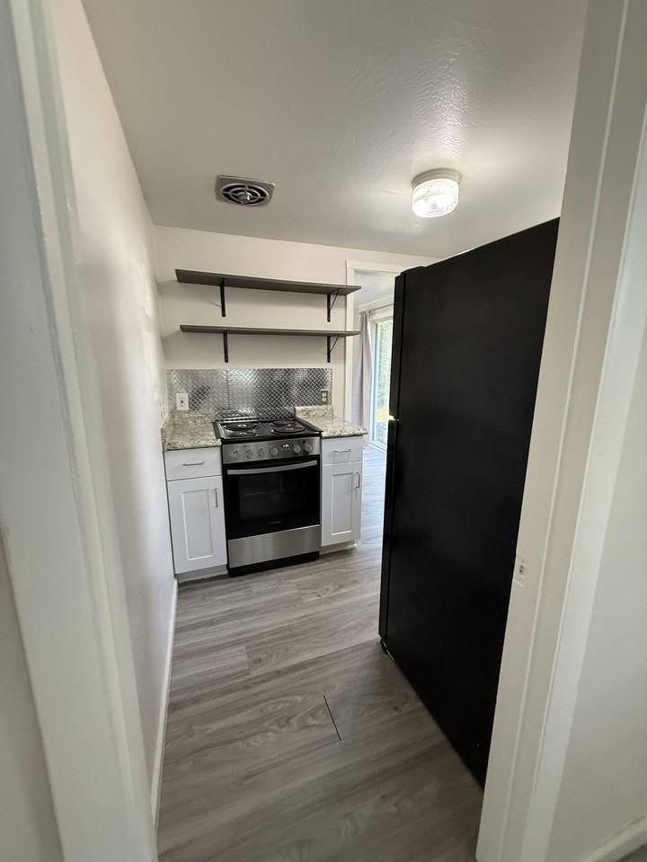 916 Ne 11th St #A - Photo 6 of 17