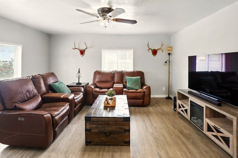 2411 D Ave - Photo 2 of 17