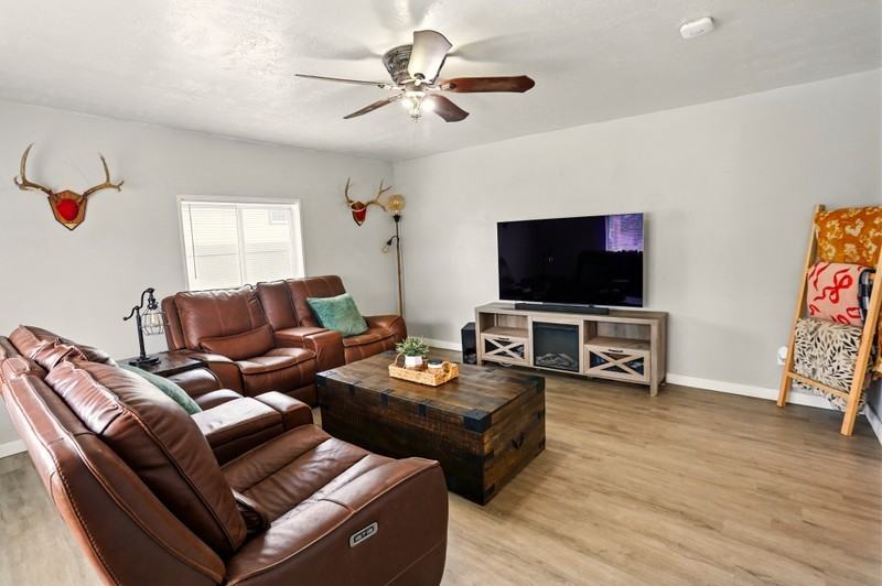 2411 D Ave - Photo 4 of 17
