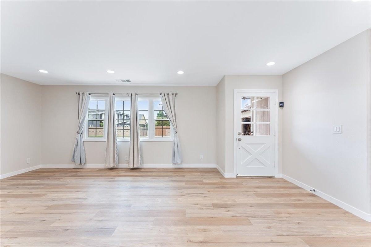 16121 Fantasia Lane - Photo 4 of 32