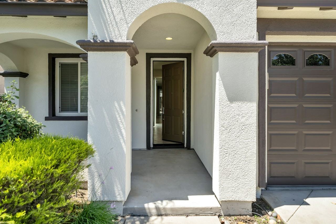 10129 Bay Harbor Drive - Photo 5 of 48