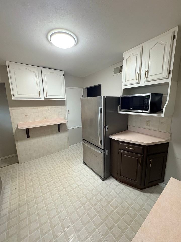 10415 Antrim Dr - Photo 5 of 18