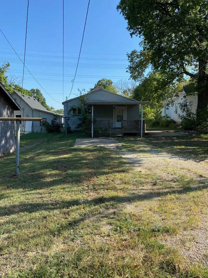 313 E Lincoln Ave - Photo 3 of 17