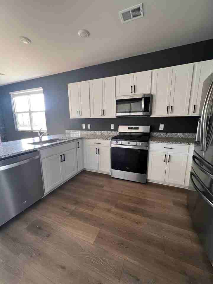 1510 Ashgrove Pl - Photo 2 of 19