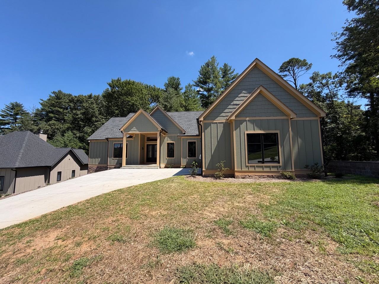 12 King Heights Dr - Photo 2 of 20